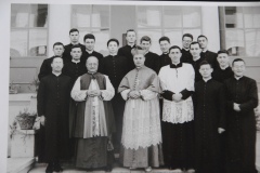 1958-forse-in-Seminario-Regionale-con-Mons.-Paupini-e-i-seminaristi-di-Fano